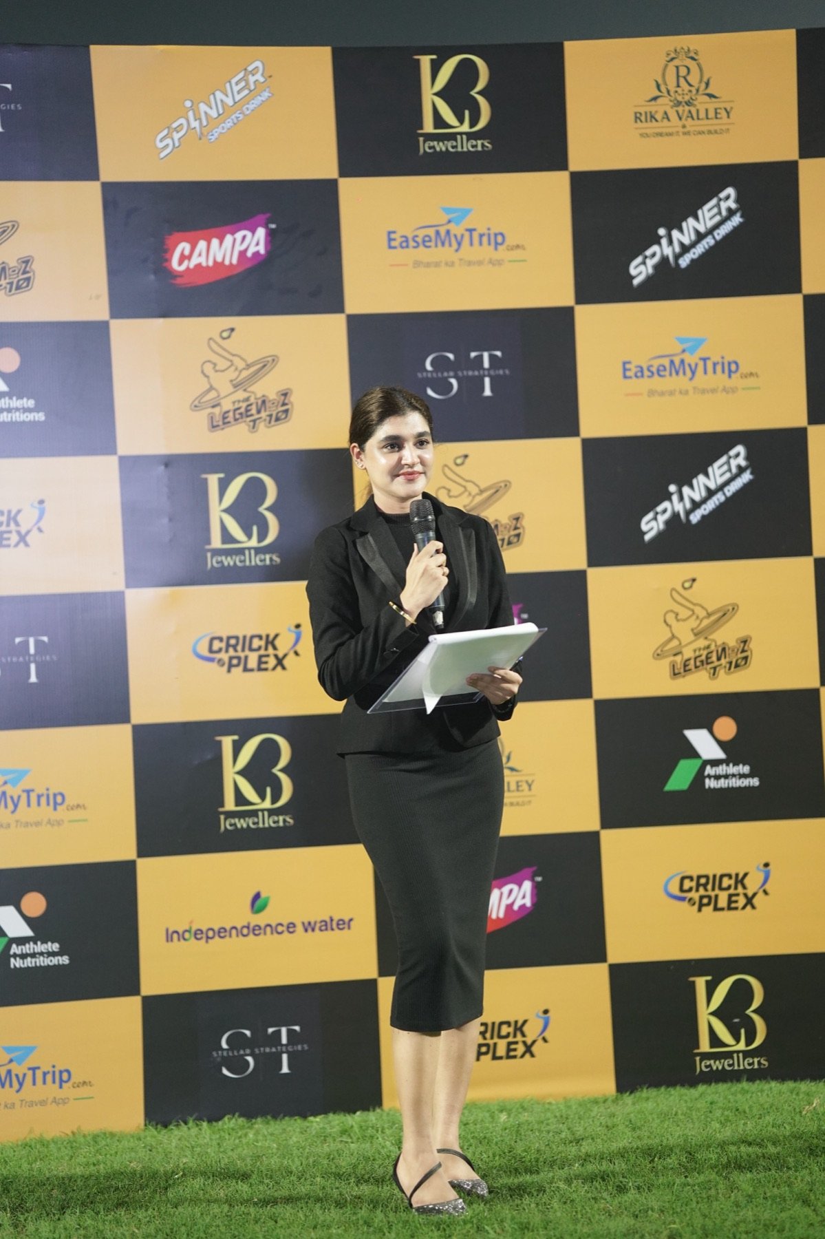 Khushi Ansari presenting on stage at a Legend90 event