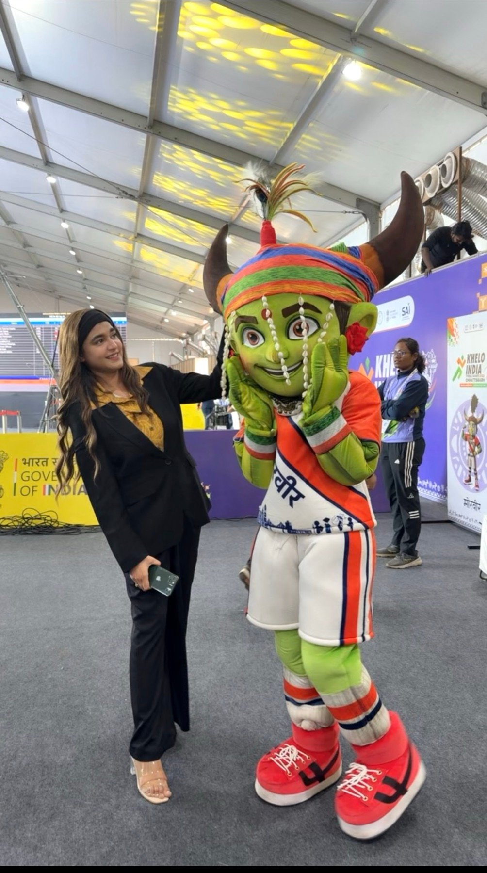 Khushi Ansari with the Khelo India mascot Morvir